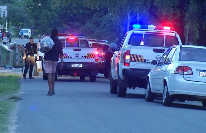 Foto: Subrayado. Policía en Flor de Maroñas.