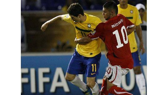 Triunfo de Brasil y empate de Argentina en la jornada de lunes