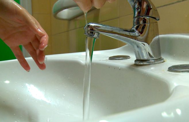 agua-baño-canilla-palangana