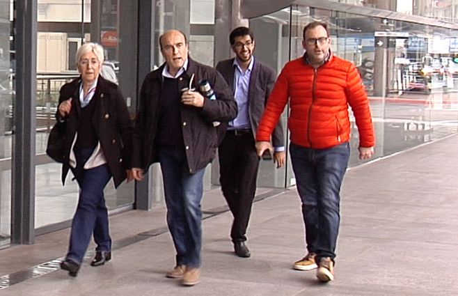 Martínez y Villar llegando a la Torre Ejecutiva