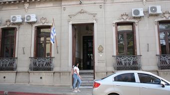 Fachada de la Jefatura de Policía de Salto.