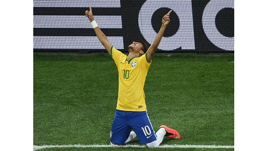 Brasil sufrió ante Croacia, pero con ayuda del juez ganó 3 a 1