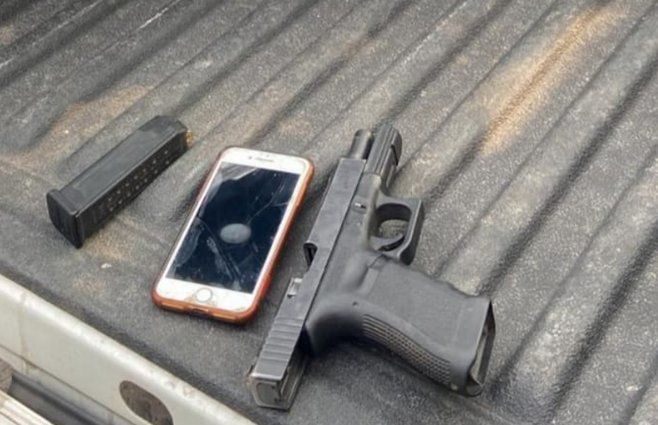 Foto cedida a Subrayado. La pistola que pertenece a la Policía y que le fue incautada al menor.