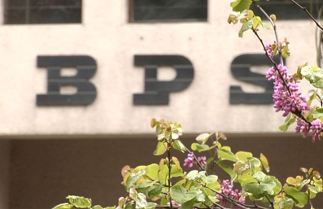 bps-edificio-letras-flores.jpg