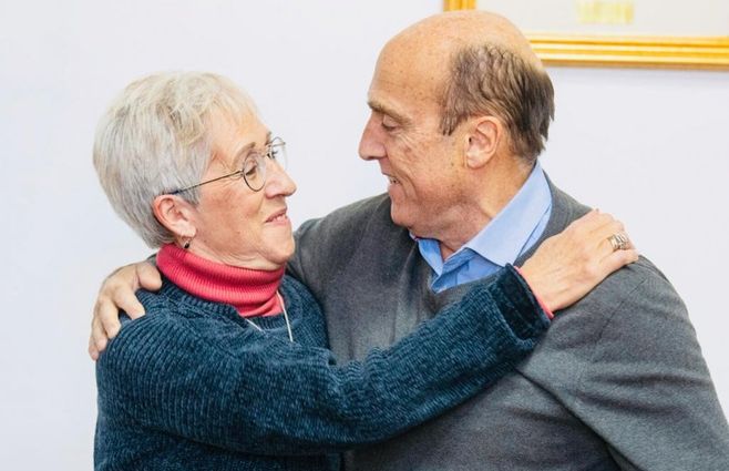 Graciela Villar y Daniel Martínez sellan con un abrazo su alianza para la candidatura presidencial del FA