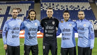 Los históricos de Uruguay rumbo al Mundial de Qatar 2022. Foto: Selección Uruguaya en Twitter.