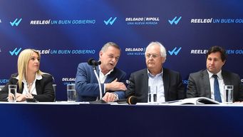 Delgado acompañado de Ripoll, Saldain y Labat. Foto: FocoUy