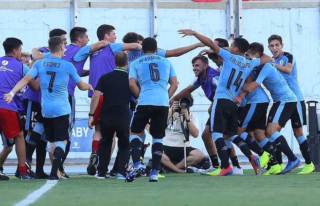 Uruguay-festeja-victoria-ante-Brasil-AFP.jpg