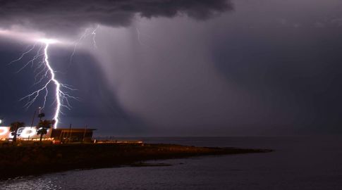 Rige una alerta amarilla por persistencia de tormentas y lluvias para 13 departamentos