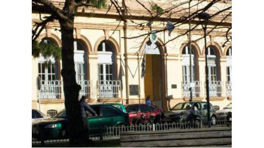 Mujer golpeó a subcomisario;  procesada por atentado y lesiones