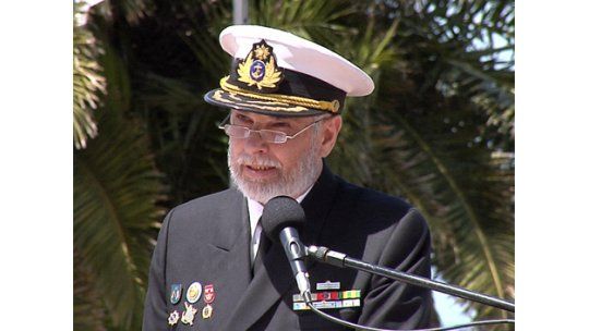 Retiro de comandante es para suturar confianza en la Armada