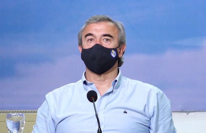 Larrañaga-en-Maldonado-sentado.jpg