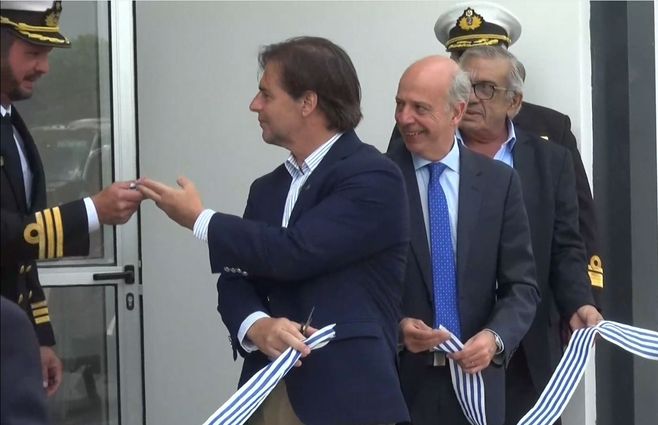 Lacalle-Pou-inaugura-base-naval-fray-bentos.jpg