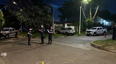 Un hombre fue asesinado a tiros en Pueblo Victoria, a tres cuadras donde el miércoles se registró otro homicidio Un hombre fue asesinado a tiros en Pueblo Victoria, a tres cuadras donde el miércoles se registró otro homicidio