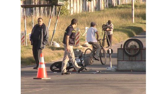 Motociclista de 58 años muere tras ser chocado dos veces