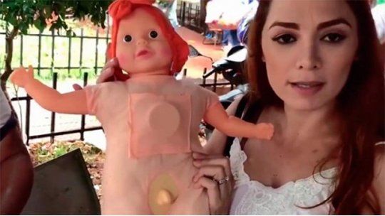 muñeca con pene