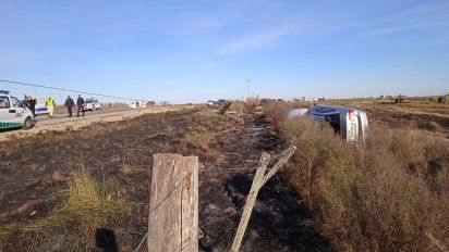 siniestro de transito fatal: auto despista, choca contra una columna y se incendia