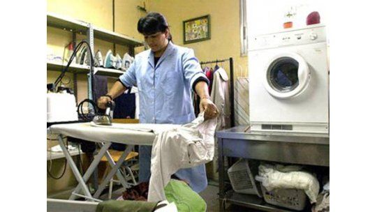 Domésticas hacen campaña en Punta del Este para exigir derechos