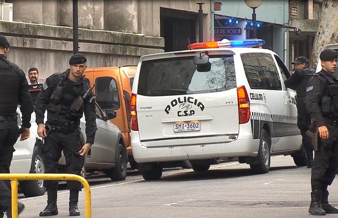 POLICIA-JEFATURA-CIENTIFICA-CAMIONETA.jpg