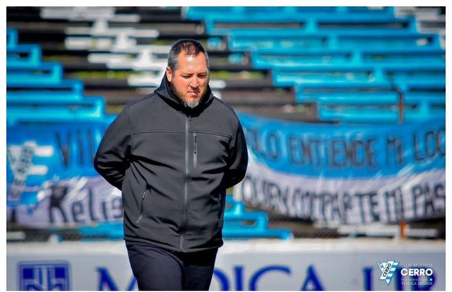 Nathaniel Revetria dej&oacute; de ser el DT de Cerro&nbsp;