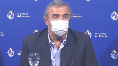cadetes de la policia recorreran las calles y entregaran tapabocas