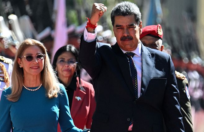 Nicolás Maduro llega a la Asamblea Nacional para asumir un tercer período en el gobierno. Foto: AFP