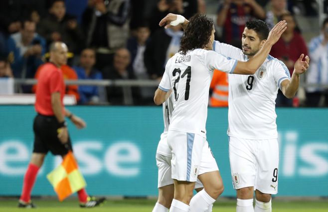 Cavani-Suárez-Uruguay-Argentina-Tel-Aviv.jpg