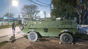 tanqueta del ejercito utilizada por la policia tuvo rotura en la conexion de una balona, fue reparada y esta operativa