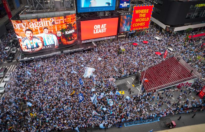 Foto: AFP. Banderazo argentino en Nueva York, EEUU.