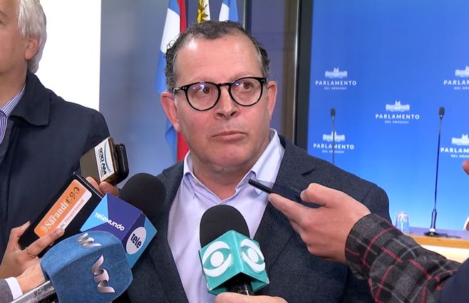 Álvaro-Perrone-cabildo-julio-14..jpg