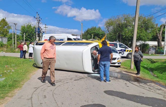Foto: Valeria de los Santos, Subrayado. Hay escolares heridos tras el choque en Piedras Blancas.
