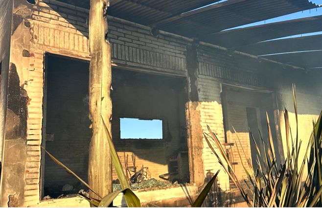 Incendio de vivienda deja dos muertos, en Sierras de Garzón, en Maldonado.