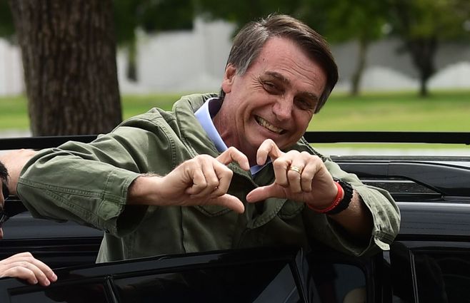 Jair Bolsonaro corazón AFP.jpg