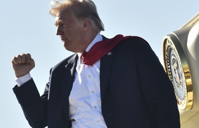 Donald Trump puño AFP.jpg