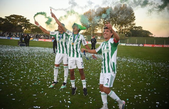 festejos-racing-apertura-2026-foco-uy-(3)