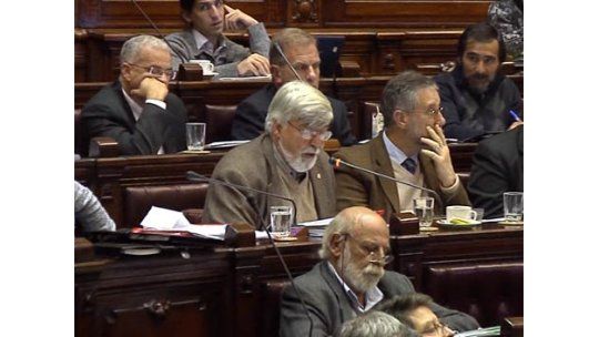 Diputados analizan pedido de censura al ministro Bonomi