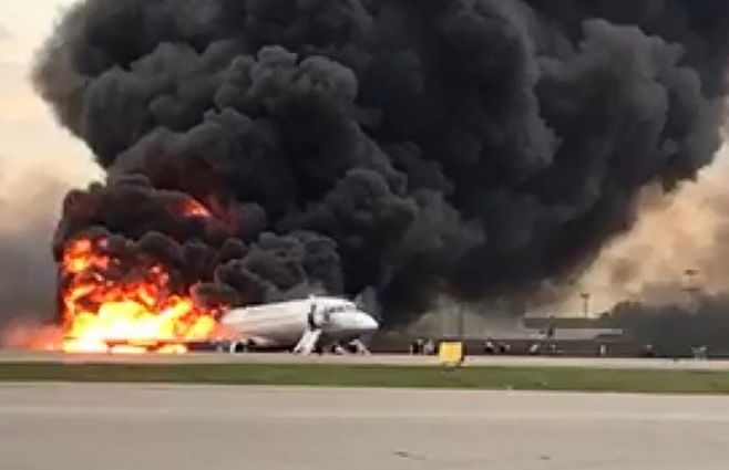 avion-ruso-en-llamas-AFP.jpg