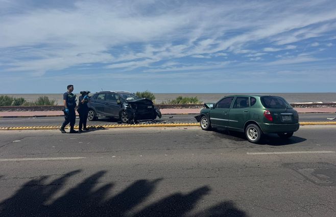 Foto: Valentina Villano, Subrayado. Accidente este 25 de diciembre en rambla, en Punta Gorda.