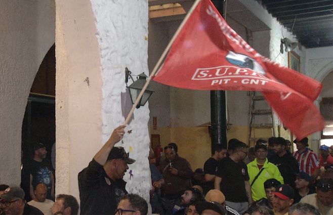 asamblea-trabajadores-tcp-conflicto-puerto