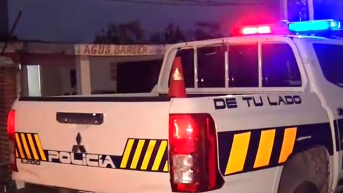 Asesinaron de varios disparos a un hombre dentro de una barbería de Cerro Oeste