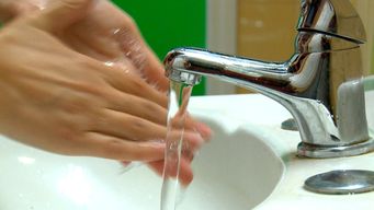 en el dia mundial de la higiene de manos, la oms le recuerda al personal de la salud que los guantes no son infalibles