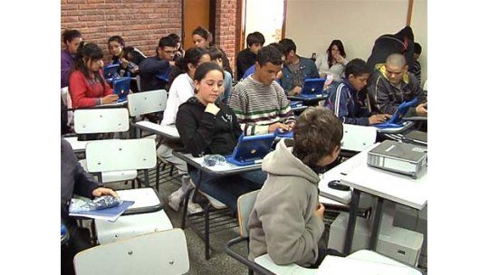 Solo 8% de los jóvenes más pobres termina Secundaria en Uruguay