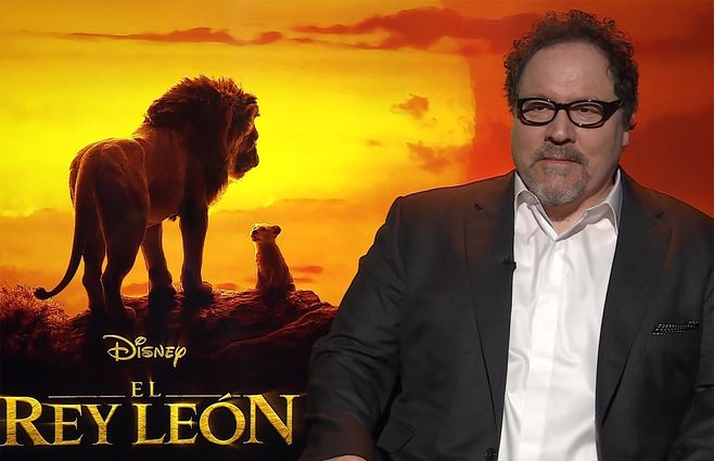 Jon-Favreau-el-rey-leon-con-jackie.jpg