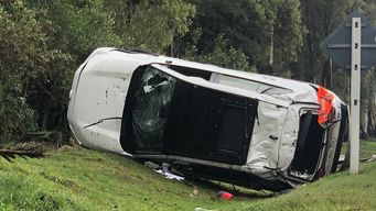 La camioneta en la que circulaba Álvaro Delgado y su chofer. Foto: Daniel Rojas, periodista de Subrayado.