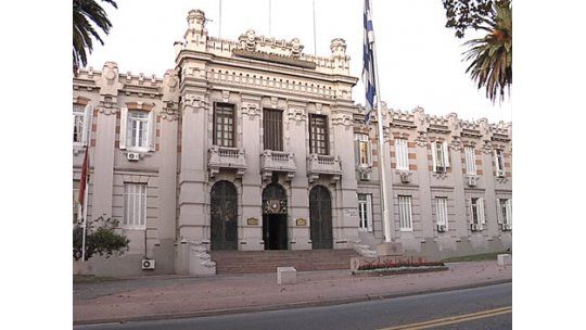 Ministro de Defensa quiere vender inmuebles de la cartera