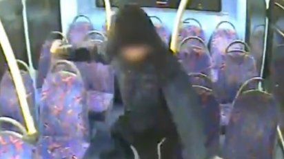 policia de londres publico video de agresion a uruguaya y su novia en mayo