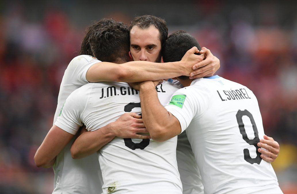 godin-josema-abrazo-afp-uruguay-Mundial-2018.jpg