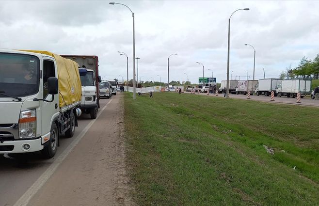 Así está la Ruta 5 con camiones que no logran ingresar a la UAM