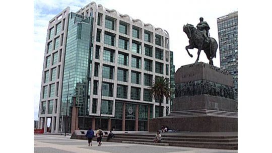 Alfredo Silva presentó renuncia a ASSE en Torre Ejecutiva