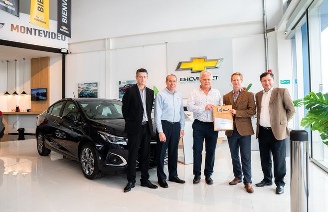 Eduardo Amigo (Gerente de Ventas de Chevrolet Montevideo), Gustavo Colossi (Director de Ventas y Operaciones para Chile, Uruguay, Paraguay y Bolivia), Alfredo Lempert (Director de Grupo Fiancar), Richard Lempert (Director de Grupo Fiancar) y Claudio D’Agostini (Gerente General de General Motors Uruguay)